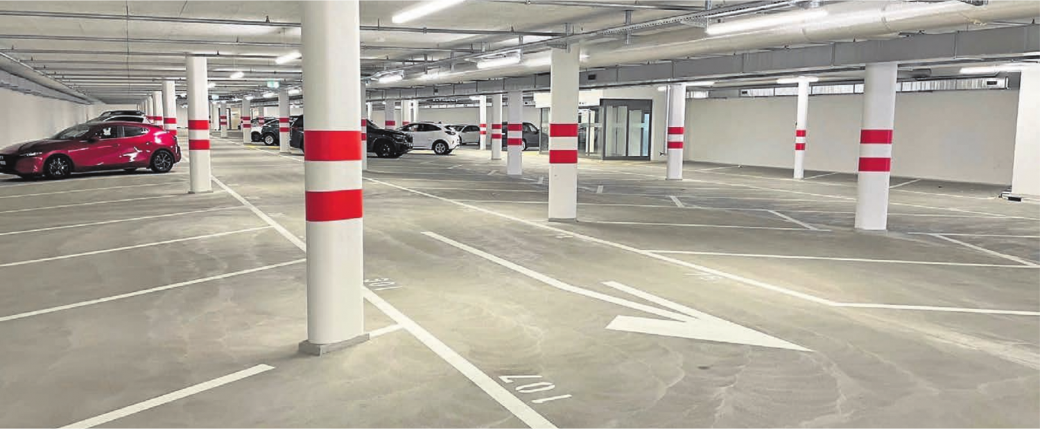 Das gewohnte Bild seit der Eröffnung im vergangenen Herbst: Die neue Tiefgarage unter dem Bushof wird kaum benützt. In der Regel bleiben über 90 der 107 Parkfelder frei. Bild: Daniel Marti