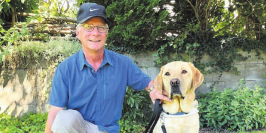 Kurt Stöckli mit Blindenführhund Moshi. Bild: spr