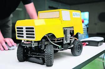 Ein kleiner, selbstfahrender Monster Truck.