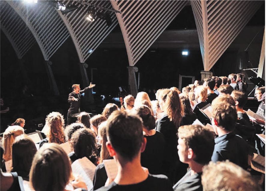 Mehr als 100 Schüler und Schülerinnen werden am Sonntag auf der Bühne gemeinsam musizieren. Für den Chor ist es der Abschluss des Norwegen-Projekts. Bild: zg