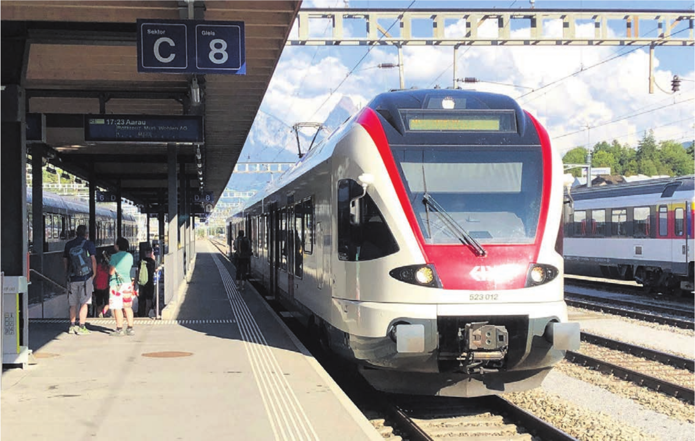 Ein Gewinn: Der «Südbahn-Express», das Flaggschiff der Freiämter Linie, vor seiner Abfahrt in Arth-Goldau. Bild: zg