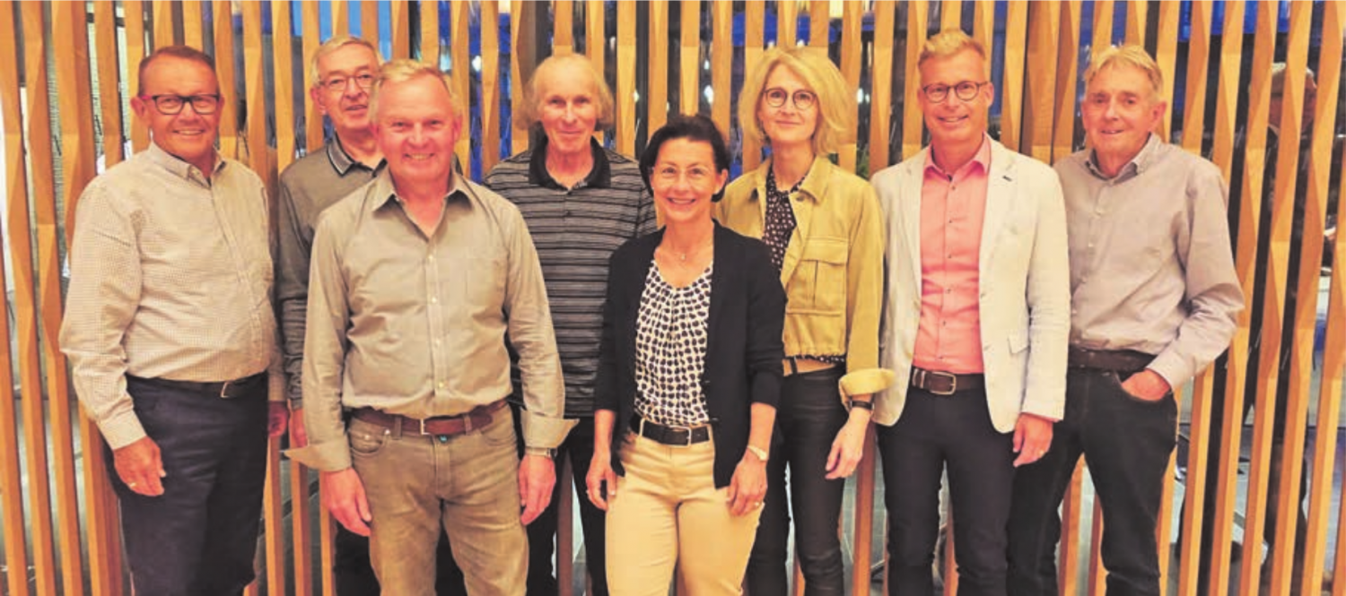 Der neue Vorstand von Erlebnis Freiamt, (von hinten links) Herbert Strebel, Präsident, Paul Buck, Adrian Heimgartner, Karin Renner, Pius Vogel, Fredy Zobrist, (von vorne links) Martin Nietlisbach und Yvonne Notter, freut sich auf die Zusammenarbeit. Nicht auf dem Foto sind Margrit Konrad und Severin Brugger. Bild: Susanne Schild