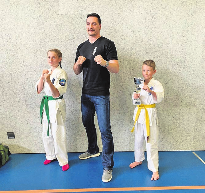 Vertraten in Flims den Karate-Club Anglikon: Simena Moos, Peter Hubschmid (Coach) und Levin Lüthi. Bild: zg