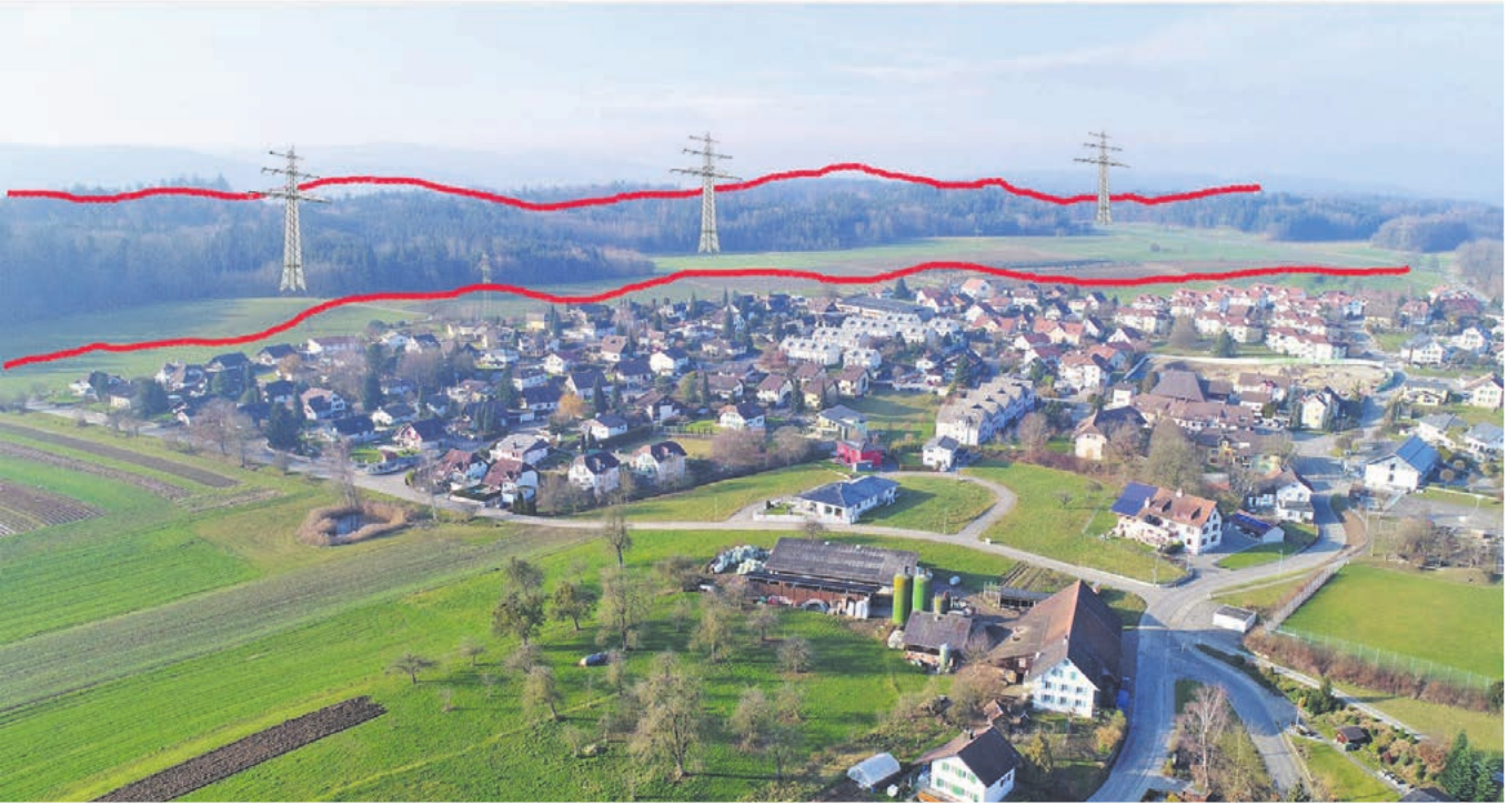 So könnte es sein: 50 bis 80 Meter hohe Gittermasten im Plankorridor (rote Linien) zwischen Siedlungsrand und Wald in Hermetschwil-Staffeln. Visualisierung: Markus Wey