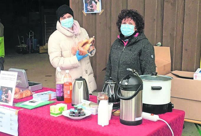 Beim karitativen Verkauf in Auw kam der stattliche Betrag von 1000 Franken zusammen. Bild: zg