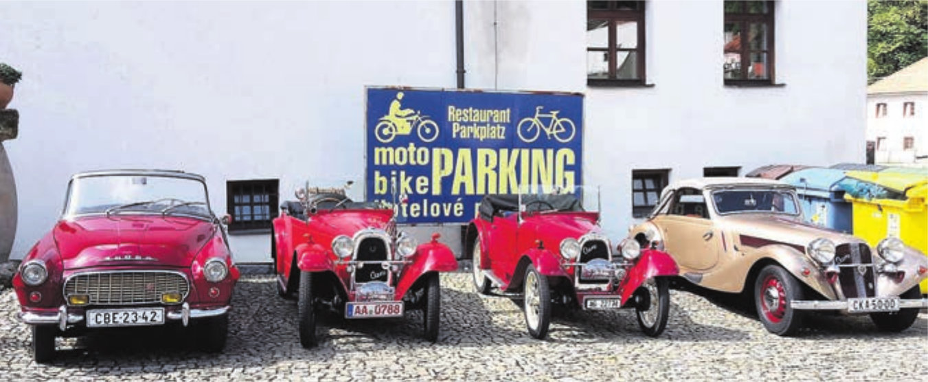 Oldtimer der tschechischen Automarke Aero aus ganz Europa können bestaunt werden. Bild: zg