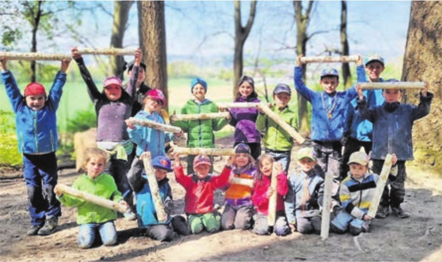 Die Kinder genossen die vielen Abenteuer im Wald. Bild: zg