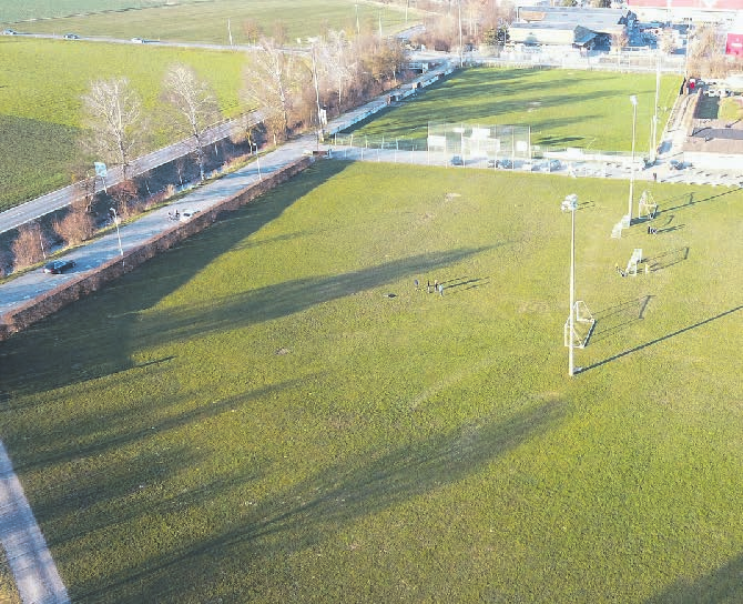 Schon bald fahren auf dem Fussballplatz die Bagger auf. Bild: zg