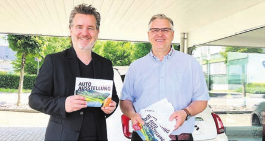 Chris Regez, Messeleiter, und André Hoffmann, AGVS-Obmann Region Freiamt, stehen für die Premiere der AGVS Auto Ausstellung im Schüwo-Park. Bild: zg
