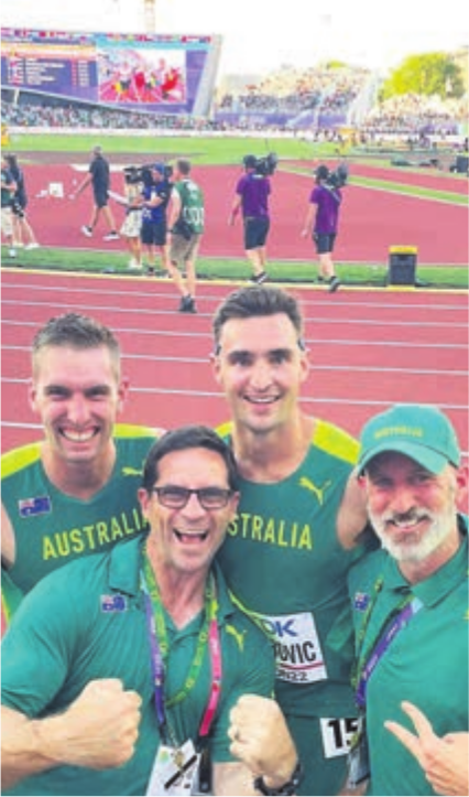 Cedric Dubler (ganz links) mit seinen Trainern und Trainingspartner an der WM in Eugene, USA. Bild: zg
