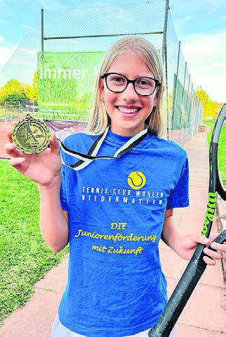 Zeigt stolz ihre Medaille: Lara da Silva. Bild: zg