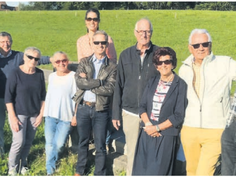 Freuten sich über das Wiedersehen (von links): die ehemaligen Fiko-Mitglieder Louis Widmer, Urs Lüthi, Nik Bürgisser, Robert Steffen, Fred Markwalder (Organisator) und ihre Partnerinnen. Es fehlt Claude Salathé. Bild: zg