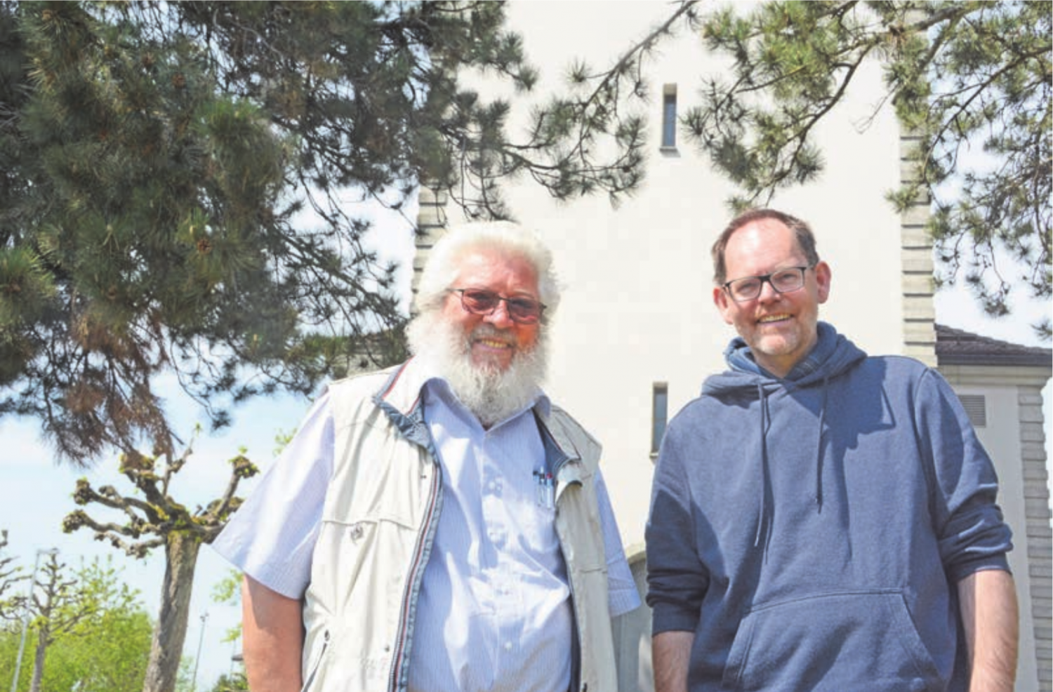 Kirchenpfleger Michael Stalder (rechts) und Edwin Hübscher freuen sich über spannende Diskussionen über die Zukunft der reformierten Kirche. Bild: Chregi Hansen