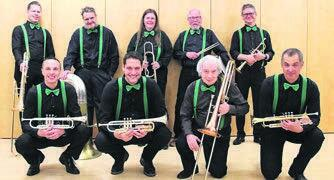 Die Mitglieder der Formation «Blechsalat» (oben v. l.): Sandro Oldani, Claude Plattner, Eva Rehm, Ernesto Gloor, Urban Bauknecht, (unten v. l.) Marc Joho, Oliver Huber, Alfredo Thurnherr und Alex Huber. Bild: zg