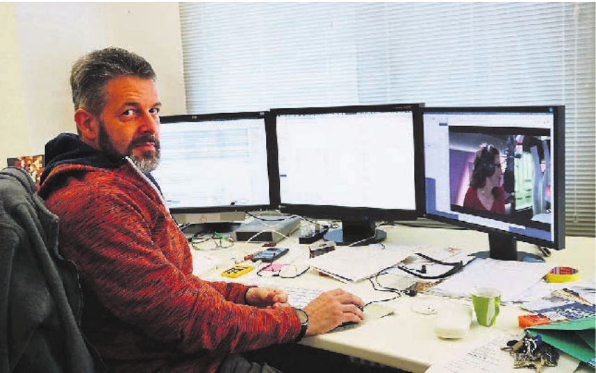 Fabian Hauser ist Handwerker, Erfinder, Audio- und Multimedia-Spezialist, Techniker und setzt einen 3D-Drucker ein. Bild: rts