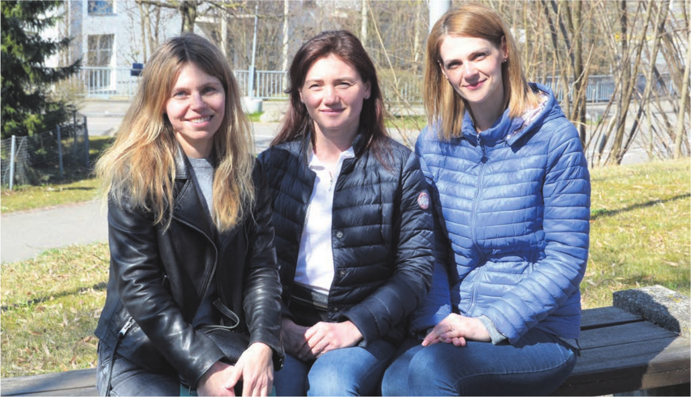 Im Leid vereint: Julia Malakhivska nahm Elena Pedorich und Lidia Kuschnirenko (v. l.) bei sich auf. Bild: Celeste Blanc