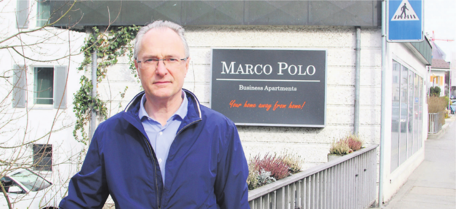«Wir mussten die Reissleine ziehen.» René Holenweger, Geschäftsführer der Marco Polo Business Apartments AG, orientiert über den Verkauf des Hotels in Wohlen. Bild: Josip Lasic