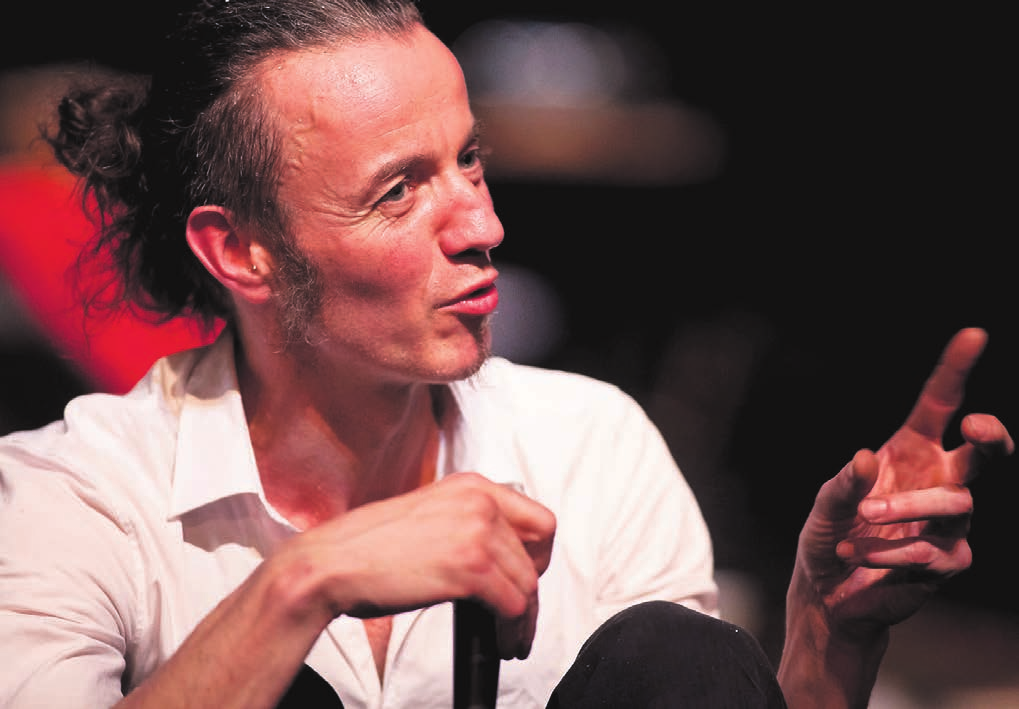 Der Freiämter Roman Müller ist künstlerischer Leiter von cirqu‘7. Bild: Nicolas Michel