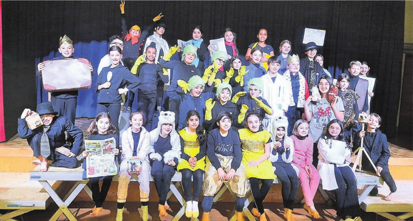 Die Schüler und Schülerinnen freuten sich, ihren Eltern zu zeigen, was sie in den Proben alles gelernt hatten. Der grosse Applaus nach der Vorstellung war der verdiente Lohn für all die Mühen im Vorfeld. Bild: zg