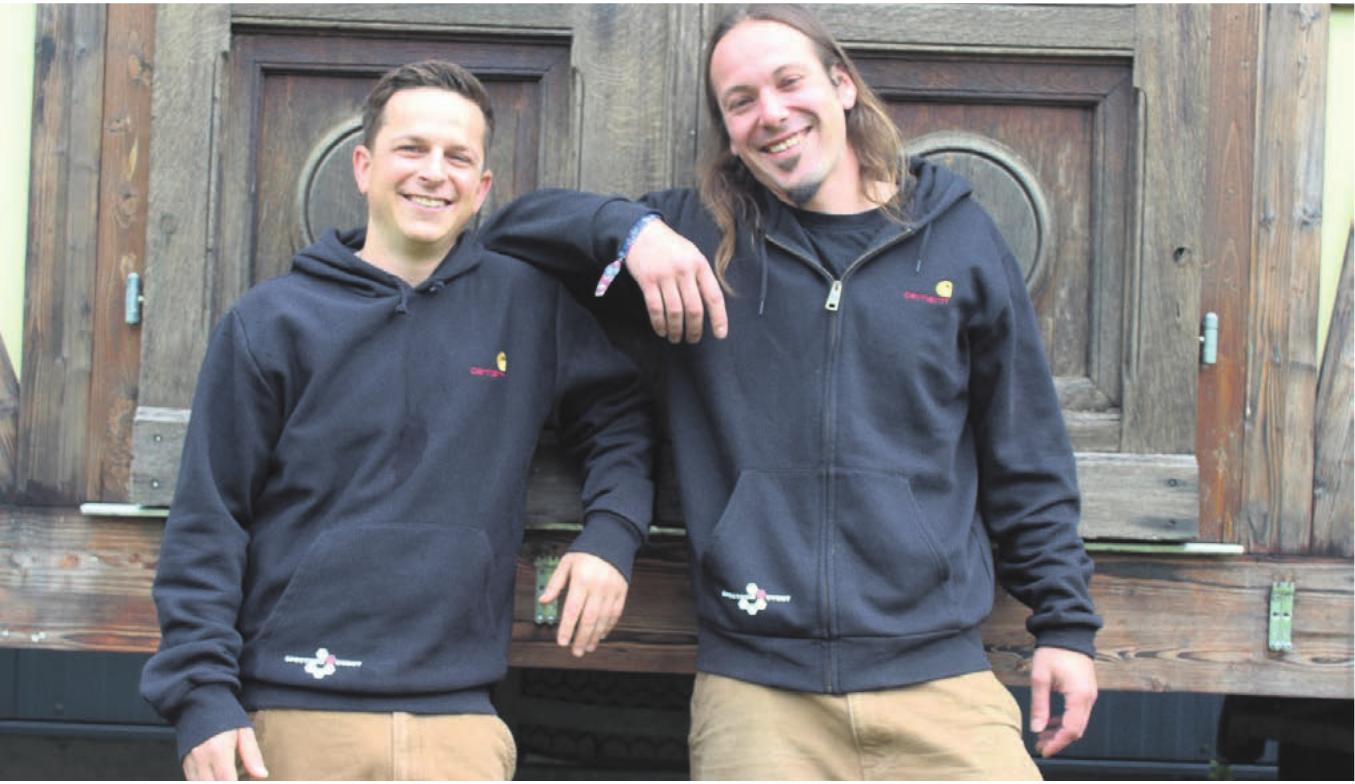 Raphael Kull (links) und David Meier organisieren die Sommerbar in Villmergen. Bild: Archiv