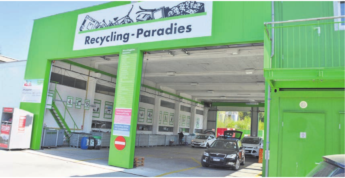Beim Recycling-Paradies herrscht reger Betrieb, trotz mehr Wartezeit. Bild: ake