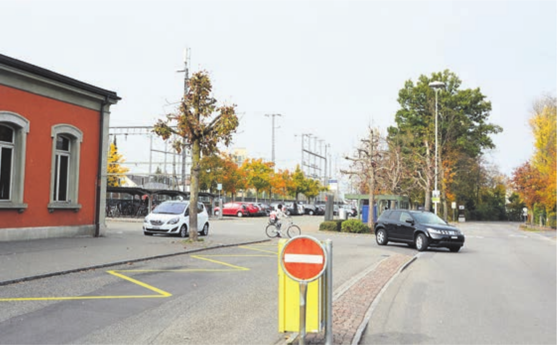 Heute ist es das beeindruckende Bushof-Gebäude dank imposantem Dach. Bilder: Archiv / dm