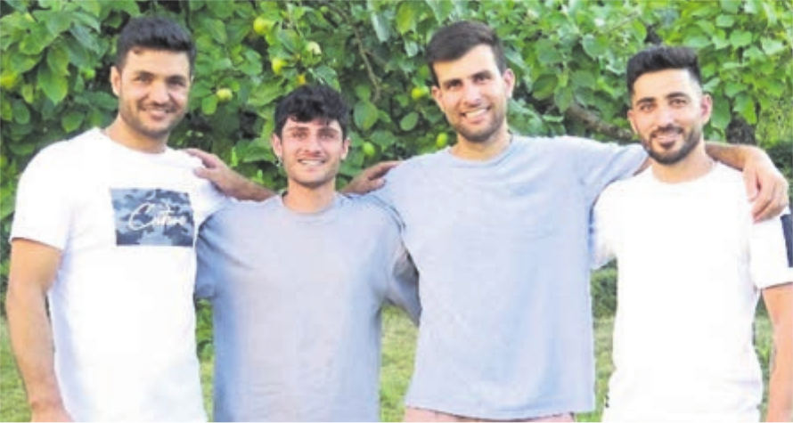 Rahman Hosseini, Massud Noori, Hakim Kakar und Nasir Hamidi haben erfolgreich ihre Lehre abgeschlossen. Bild: gk