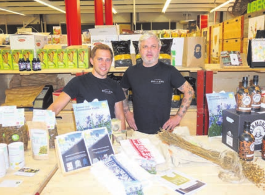 Sie zeigen unternehmerischen Mut und Weitsicht: Christian Füglistaller und Bild: rts Roger Meyer im «Bolleri Supermarkt».